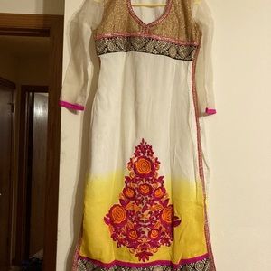 Indian/Pakistani embroidery kurti size M